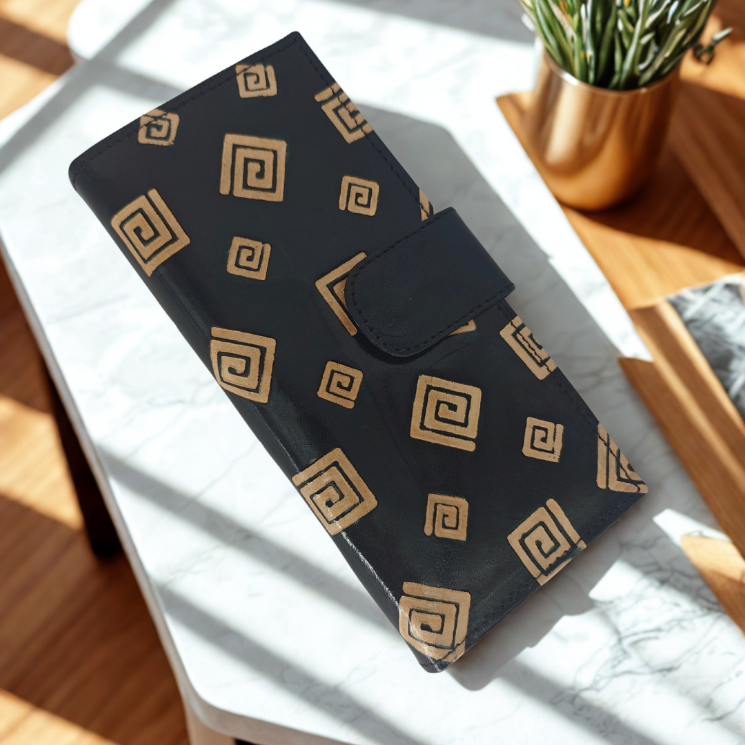 Shantiniketan Leather Ladies Batik Print Wallet Shantiniketan Leather Ladies Batik Print Wallet